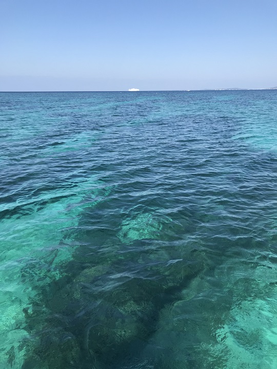 青空と青海